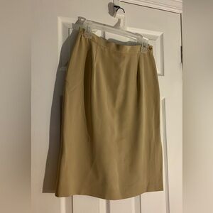 Jones New York beige skirt size 10